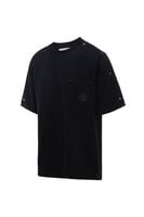 تيشيرت أوفرسايز بجيب تقني وتفاصيل على الأكتاف للجن...