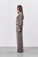 سويتر بني نسائي