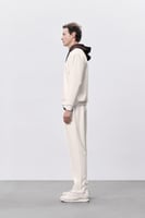 طقم أوف وايت للجنسين