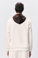 هودي أوف وايت للجنسين