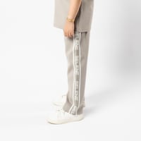 بنطلون رمادي بقصة مستقيمة للأطفال مع حزام خصر وأرب...