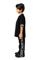 تي شيرت اسود كبير للأطفال برقبة دائرية وشعار مطبوع...