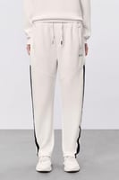 بنطال أبيض للجنسين