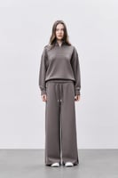 بنطال بني نسائي