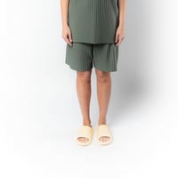 شورت يناسب الجنسين واسع كاكي