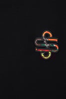 تيشيرت أوفرسايز بشعار مطرز على الصدر للجنسين - أسو...