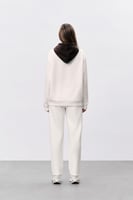 طقم أوف وايت للجنسين