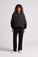 هودي بقصة واسعة Acid Wash وأكمام من لون مختلف للجن...