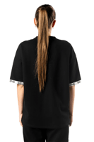 تي شيرت اسود كبير للجنسين مع أكتاف منسدلة وشعار مط...