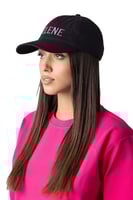 كاب أواي أسود بشعار فوشيا