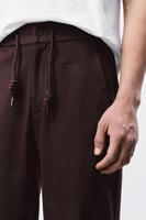 بنطال بني رجالي