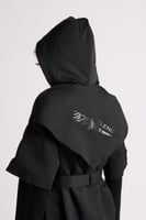 معطف بقصة واسعة بحزام للنساء أسود