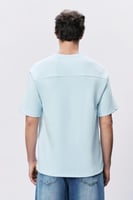 تيشيرت إنترلوك أزرق سماوي للجنسين