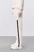 بنطال أبيض للجنسين