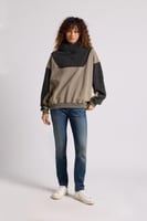 هودي بقصة واسعة ورقبة عالية بشعار سيلين للجنسين أس...