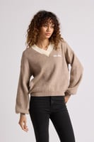 بلوفر بقصة واسعة ورقبة V للنساء بيج