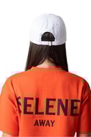 كاب أواي أبيض بشعار أحمر