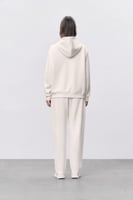 بنطال أبيض للجنسين