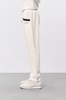 طقم أوف وايت للجنسين