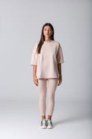 تيشيرت أواي برقبة عالية وقصة واسعة بيج