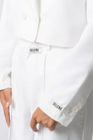 جاكيت رسمي نسائي بقصة قصيرة أوف وايت