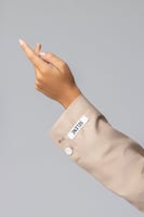 جاكيت رسمي نسائي بقصة قصيرة بيج