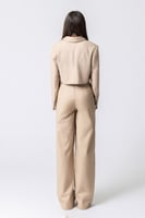 جاكيت رسمي نسائي بقصة قصيرة بيج