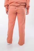 بنطلون بفتحة صغيرة من الأسفل وردي داكن