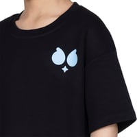 تيشيرت بشعار سيلين من الخلف للأطفال (اسود)