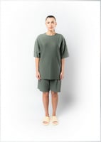 شورت يناسب الجنسين واسع كاكي