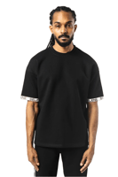 تي شيرت اسود كبير للجنسين مع أكتاف منسدلة وشعار مط...