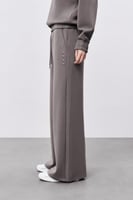 بنطال بني نسائي