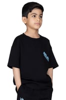 تيشيرت بشعار سيلين من الأمام للأطفال (اسود)