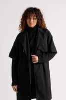 معطف بقصة واسعة بحزام للنساء أسود