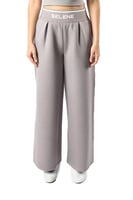 بنطلون نسائي رمادي واسع الساق مع حزام خصر مطبوع عل...