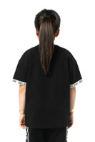 تي شيرت اسود كبير للأطفال برقبة دائرية وشعار مطبوع...