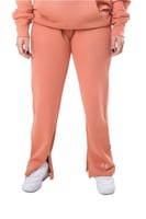 بنطلون بفتحة صغيرة من الأسفل وردي داكن