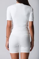 شورت أواي رياضي أبيض