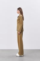 جاكيت نسائي بيكيه ذهبي