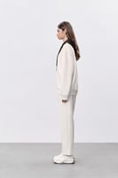 هودي أوف وايت للجنسين