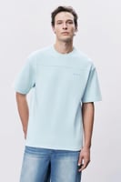 تيشيرت إنترلوك أزرق سماوي للجنسين