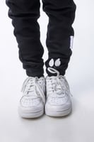 بنطلون سيلين بقصة ضيقة من الأسفل للاطفال أسود