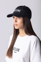 كاب أواي أسود بشعار أبيض