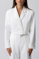 جاكيت رسمي نسائي بقصة قصيرة أوف وايت