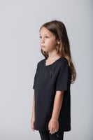 تيشيرت أواي للأطفال بقصة مريحة أسود