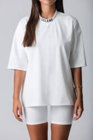 تيشيرت أواي برقبة عالية وقصة واسعة أبيض