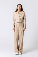 جاكيت رسمي نسائي بقصة قصيرة بيج