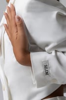 جاكيت رسمي نسائي بقصة قصيرة أوف وايت