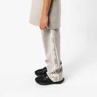 بنطلون رمادي بقصة مستقيمة للأطفال مع حزام خصر وأرب...