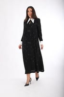 فستان أسود مزين بكرستال وياقة بيضاء